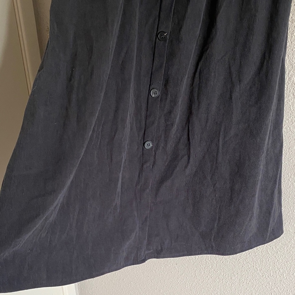 Chic Black Button-Down Midi Dress - Picture 9 of 9